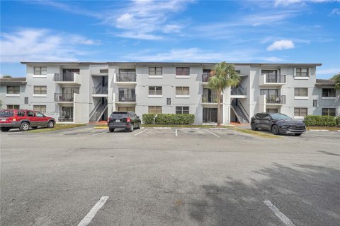 Condo in Hialeah, Florida, 1 bedroom  № 2047117