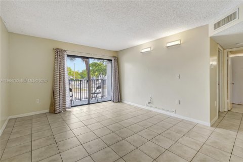 Condo in Hialeah, Florida, 1 bedroom  № 2047117 - photo 5