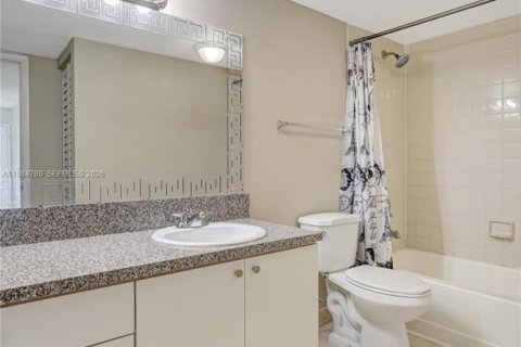 Condo in Hialeah, Florida, 1 bedroom  № 2047117 - photo 29