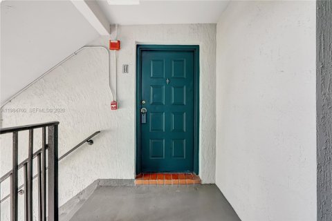 Condo in Hialeah, Florida, 1 bedroom  № 2047117 - photo 4