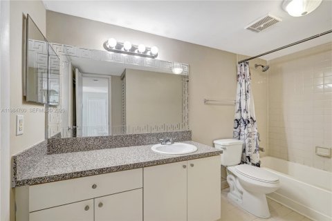 Condo in Hialeah, Florida, 1 bedroom  № 2047117 - photo 28