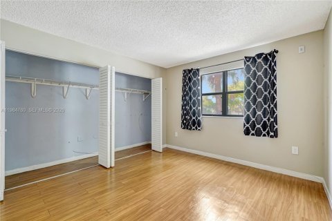 Condo in Hialeah, Florida, 1 bedroom  № 2047117 - photo 26