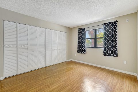 Condo in Hialeah, Florida, 1 bedroom  № 2047117 - photo 27