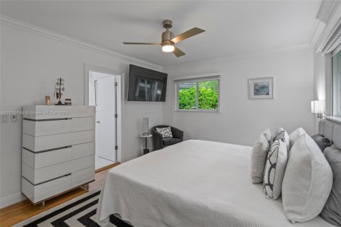 House in Coral Gables, Florida 3 bedrooms, 206.8 sq.m. № 1820027 - photo 28