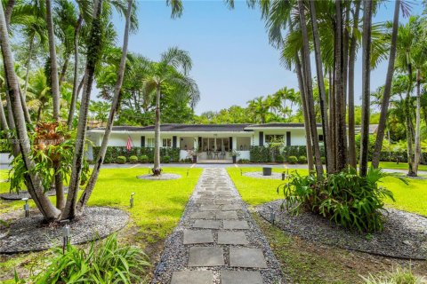 House in Coral Gables, Florida 3 bedrooms, 206.8 sq.m. № 1820027 - photo 1