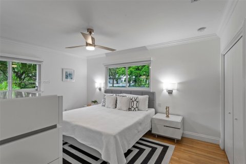 House in Coral Gables, Florida 3 bedrooms, 206.8 sq.m. № 1820027 - photo 26