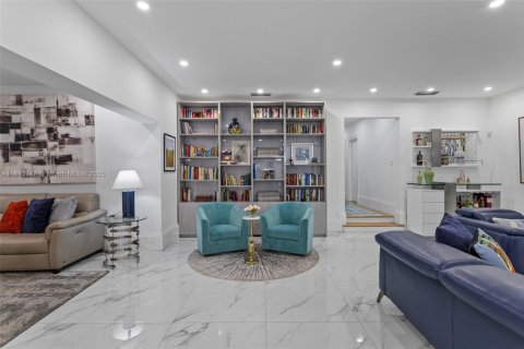 House in Coral Gables, Florida 3 bedrooms, 206.8 sq.m. № 1820027 - photo 21