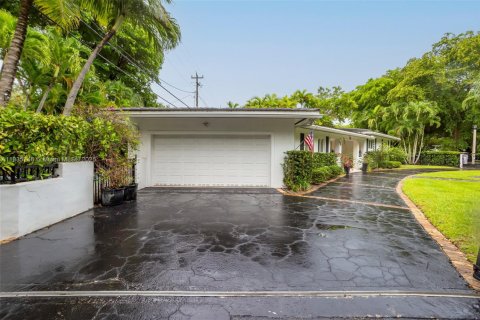 House in Coral Gables, Florida 3 bedrooms, 206.8 sq.m. № 1820027 - photo 7
