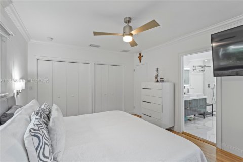 House in Coral Gables, Florida 3 bedrooms, 206.8 sq.m. № 1820027 - photo 29