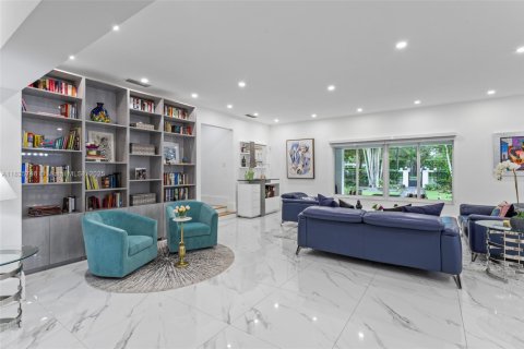 House in Coral Gables, Florida 3 bedrooms, 206.8 sq.m. № 1820027 - photo 20