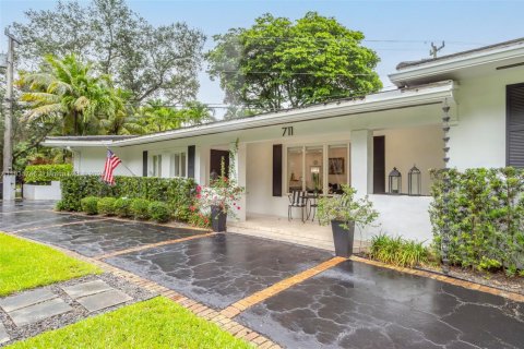 House in Coral Gables, Florida 3 bedrooms, 206.8 sq.m. № 1820027 - photo 6