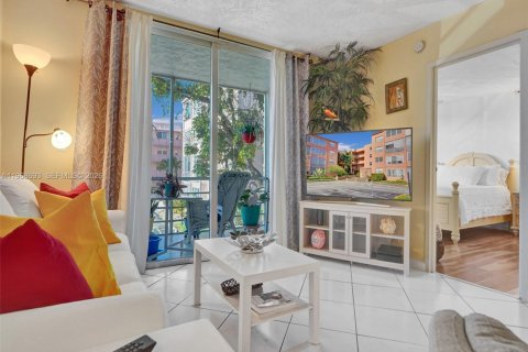 Condominio en venta en Lauderdale Lakes, Florida, 2 dormitorios, 80.36 m2 № 2030981 - foto 9