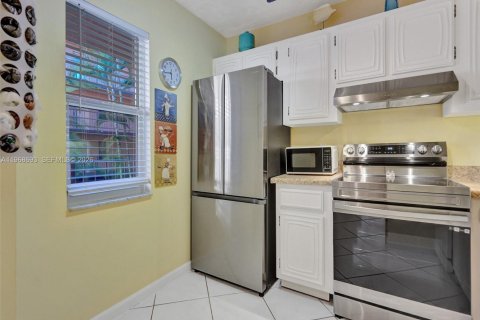 Condominio en venta en Lauderdale Lakes, Florida, 2 dormitorios, 80.36 m2 № 2030981 - foto 3