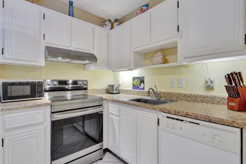 Condominio en venta en Lauderdale Lakes, Florida, 2 dormitorios, 80.36 m2 № 2030981 - foto 2