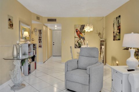 Condominio en venta en Lauderdale Lakes, Florida, 2 dormitorios, 80.36 m2 № 2030981 - foto 8