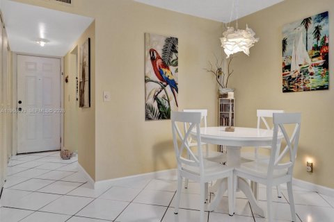 Condominio en venta en Lauderdale Lakes, Florida, 2 dormitorios, 80.36 m2 № 2030981 - foto 4