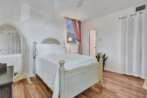 Condominio en venta en Lauderdale Lakes, Florida, 2 dormitorios, 80.36 m2 № 2030981 - foto 11