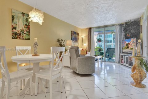 Condominio en venta en Lauderdale Lakes, Florida, 2 dormitorios, 80.36 m2 № 2030981 - foto 5