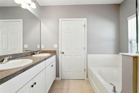 House in Eustis, Florida 4 bedrooms, 192.68 sq.m. № 1847818 - photo 30