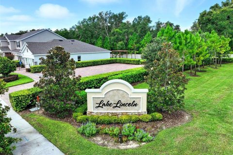 House in Eustis, Florida 4 bedrooms, 192.68 sq.m. № 1847818 - photo 2