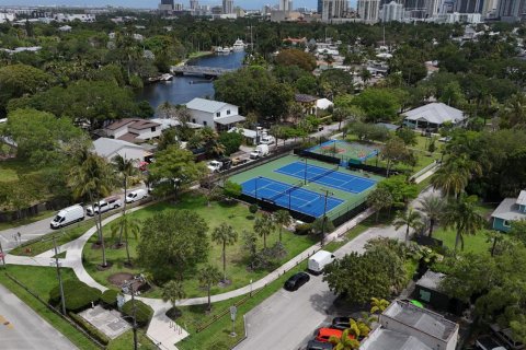 Villa ou maison à vendre à Fort Lauderdale, Floride: 4 chambres, 77.29 m2 № 2243293 - photo 2