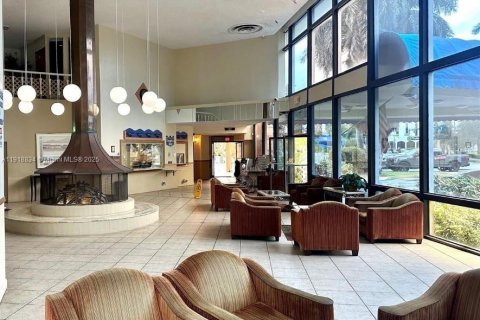 Condominio en venta en Hallandale Beach, Florida, 1 dormitorio, 32.33 m2 № 1973349 - foto 11