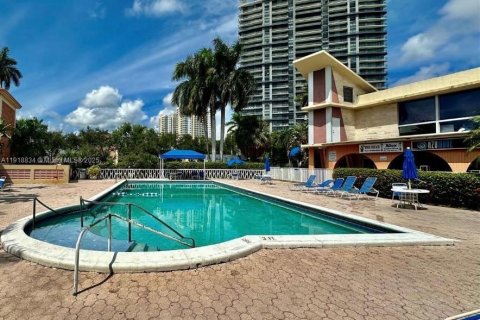 Condominio en venta en Hallandale Beach, Florida, 1 dormitorio, 32.33 m2 № 1973349 - foto 8