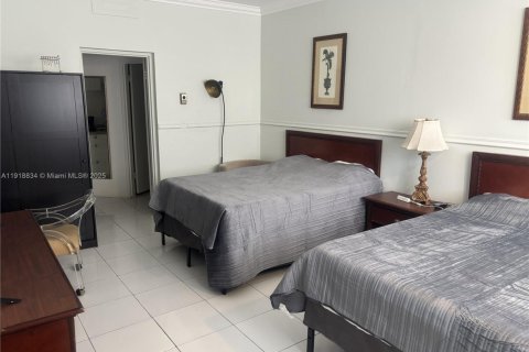 Condominio en venta en Hallandale Beach, Florida, 1 dormitorio, 32.33 m2 № 1973349 - foto 1