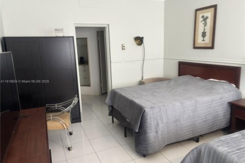 Condominio en venta en Hallandale Beach, Florida, 1 dormitorio, 32.33 m2 № 1973349 - foto 2