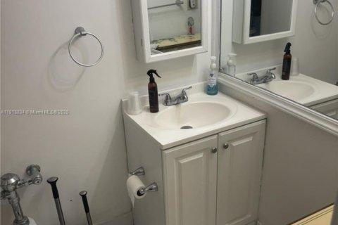 Condominio en venta en Hallandale Beach, Florida, 1 dormitorio, 32.33 m2 № 1973349 - foto 4