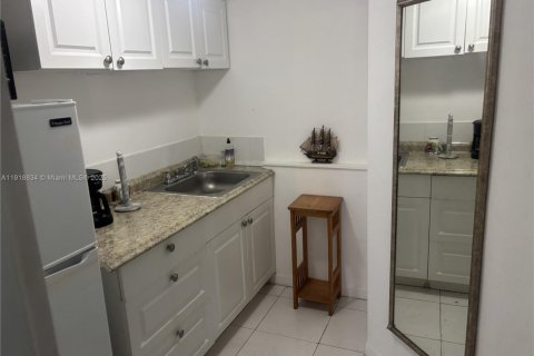 Condominio en venta en Hallandale Beach, Florida, 1 dormitorio, 32.33 m2 № 1973349 - foto 3