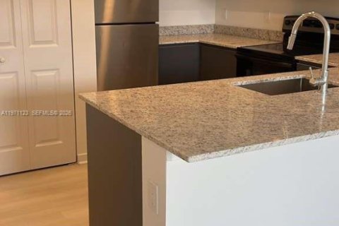 Condo in Orlando, Florida, 1 bedroom  № 2032556 - photo 2