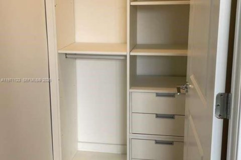 Condo in Orlando, Florida, 1 bedroom  № 2032556 - photo 7