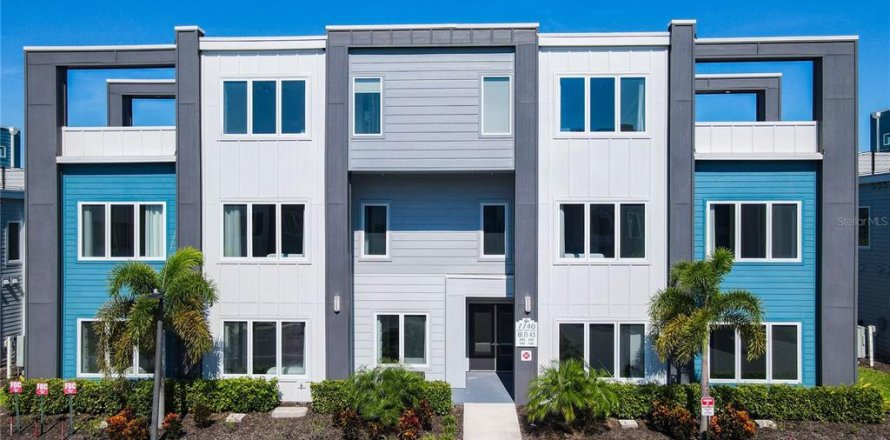 Condominio en Four Corners, Florida, 5 dormitorios № 2118322
