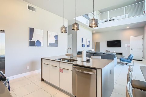 Condominio en alquiler en Four Corners, Florida, 5 dormitorios, 244.33 m2 № 2118322 - foto 12
