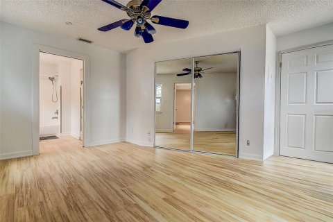 Villa ou maison à vendre à Saint Petersburg, Floride: 5 chambres, 176.24 m2 № 2199892 - photo 8