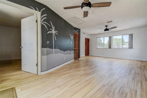 Villa ou maison à vendre à Saint Petersburg, Floride: 5 chambres, 176.24 m2 № 2199892 - photo 10