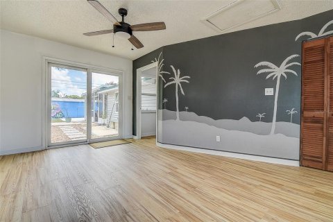 Villa ou maison à vendre à Saint Petersburg, Floride: 5 chambres, 176.24 m2 № 2199892 - photo 11