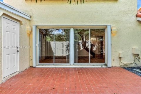 House in Weston, Florida 2 bedrooms, 130.99 sq.m. № 1984249 - photo 28