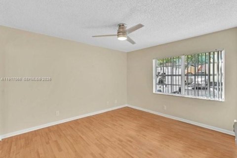 House in Weston, Florida 2 bedrooms, 130.99 sq.m. № 1984249 - photo 29