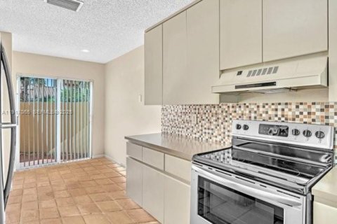 House in Weston, Florida 2 bedrooms, 130.99 sq.m. № 1984249 - photo 10