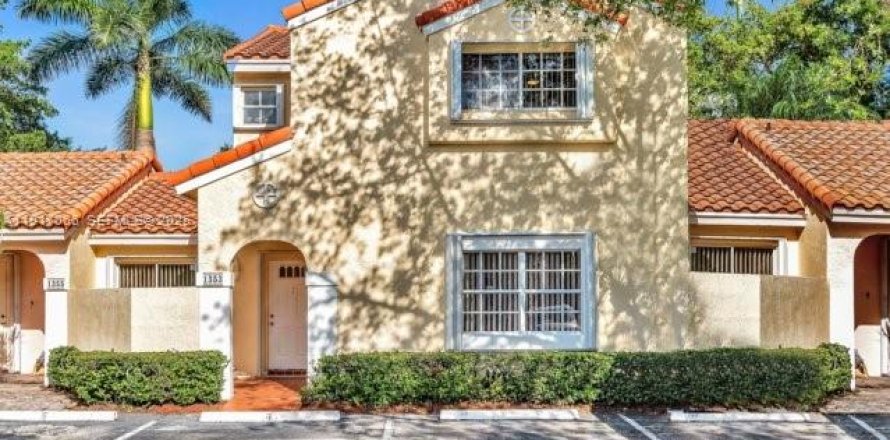 House in Weston, Florida 2 bedrooms, 130.99 sq.m. № 1984249