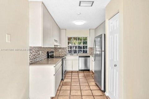 House in Weston, Florida 2 bedrooms, 130.99 sq.m. № 1984249 - photo 12