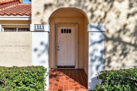 House in Weston, Florida 2 bedrooms, 130.99 sq.m. № 1984249 - photo 4