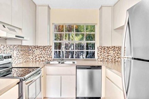 House in Weston, Florida 2 bedrooms, 130.99 sq.m. № 1984249 - photo 11