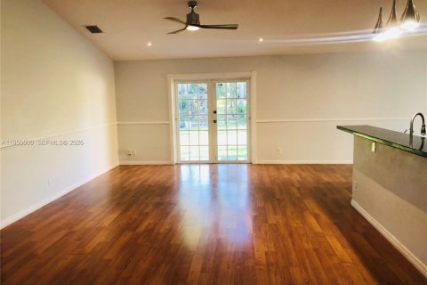 Villa ou maison à vendre à West Palm Beach, Floride: 3 chambres, 189.61 m2 № 2007296 - photo 3