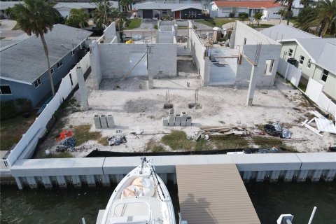 House in Saint Pete Beach, Florida 4 bedrooms, 267.56 sq.m. № 1554552 - photo 17