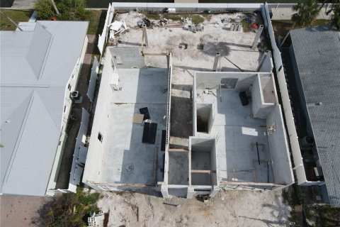 House in Saint Pete Beach, Florida 4 bedrooms, 267.56 sq.m. № 1554552 - photo 15