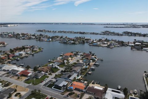 House in Saint Pete Beach, Florida 4 bedrooms, 267.56 sq.m. № 1554552 - photo 5