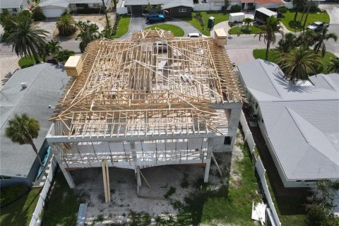 House in Saint Pete Beach, Florida 4 bedrooms, 267.56 sq.m. № 1554552 - photo 8